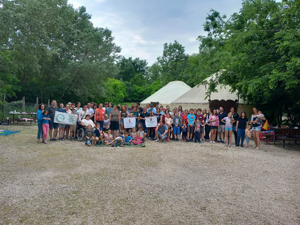 👨‍👩‍👧 **Adj esélyt a családoknak, akiknek a legnagyobb szükségük van rá!** 💙